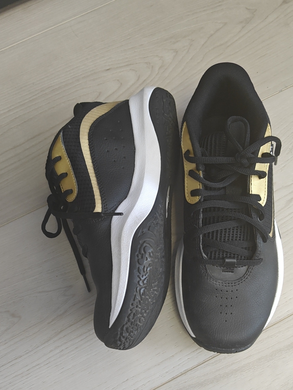 Men's Black and Gold Basketball Athletic Sneakers